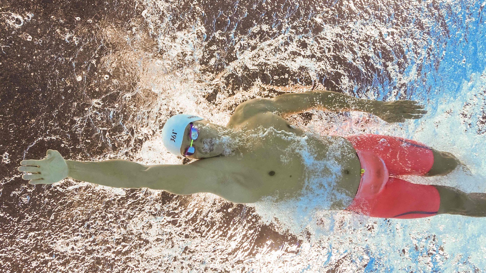 混合泳新星闪耀全国锦标赛,破纪录表现引爆泳坛热潮